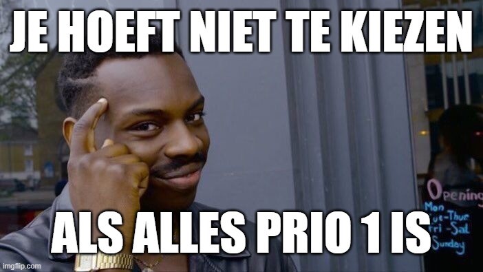 Afbeelding van een man die tegen zijn slaap tikt. De tekst die erbij staat luidt: 'Je hoeft niet te kiezen als alles prio 1 is'